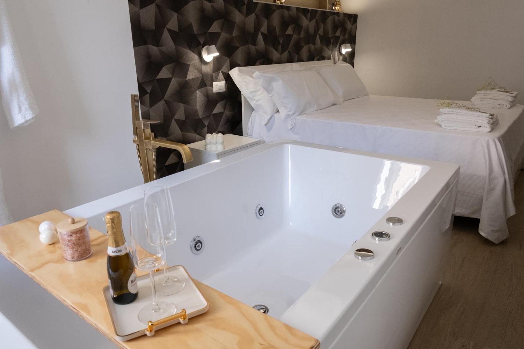 Coraline Deluxe Rooms 카스텔라마레디스타비아 외부 사진