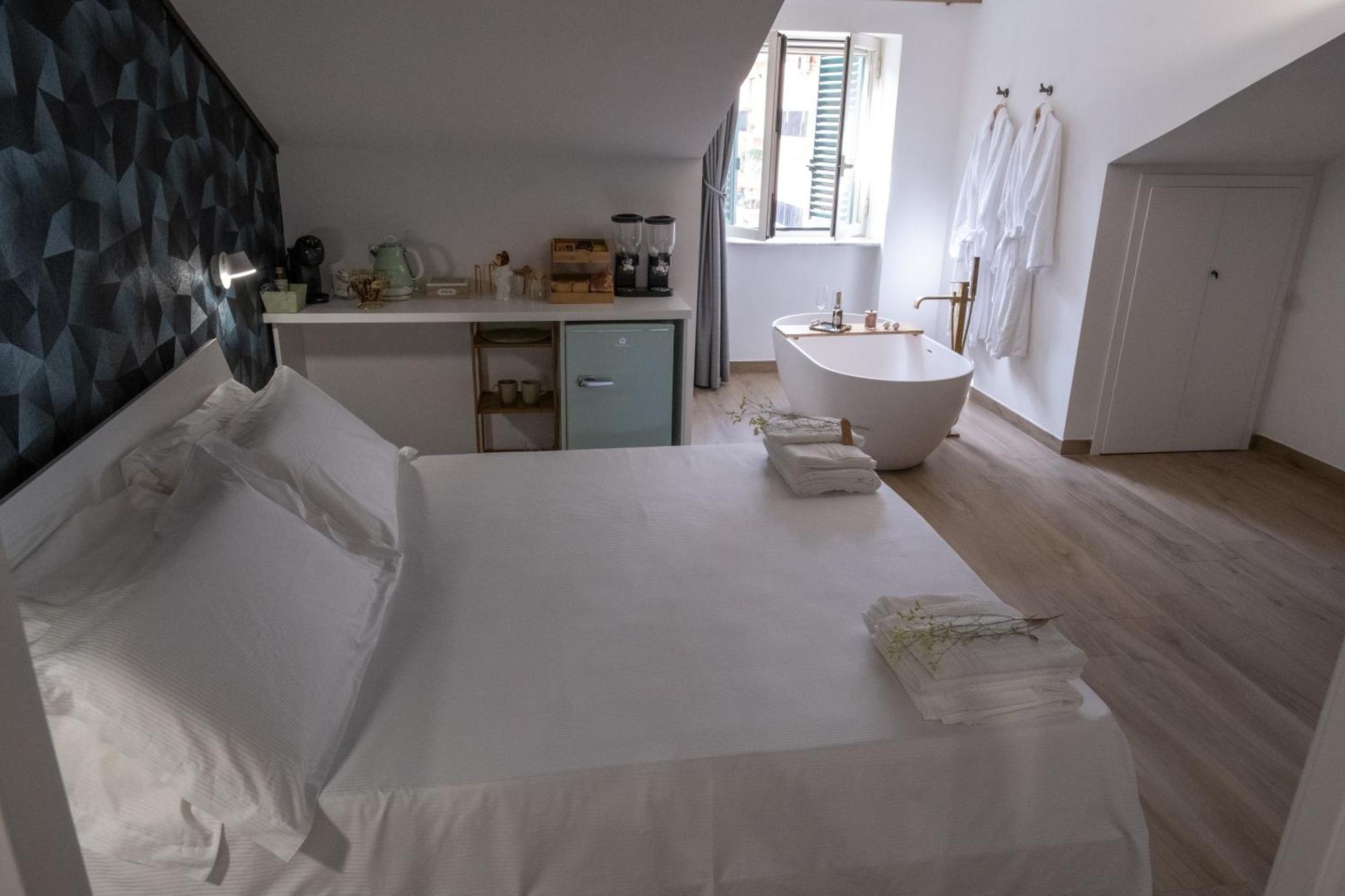 Coraline Deluxe Rooms 카스텔라마레디스타비아 외부 사진